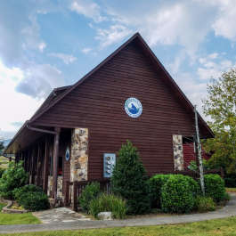 Appalachian Bear Rescue visitors center